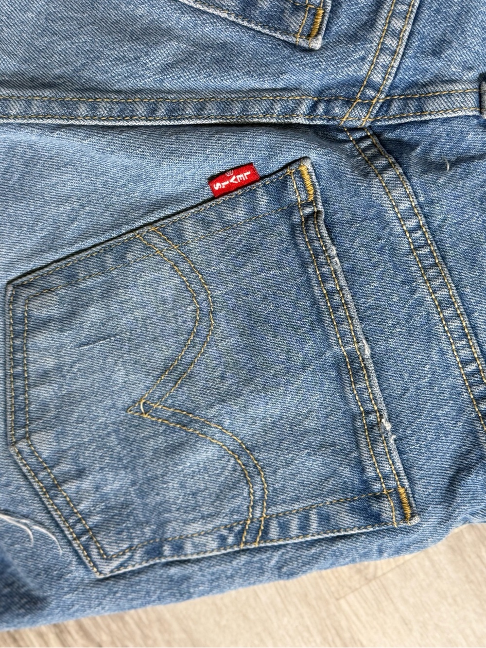 Levi’s Ribcage Short Distressed Shorts - Picture 5 of 5